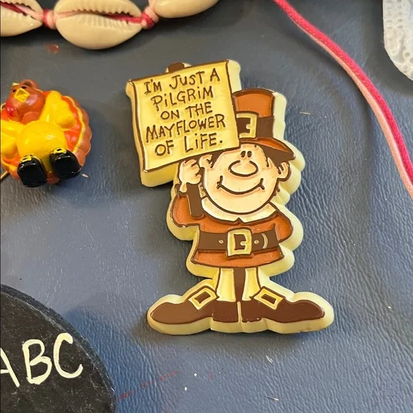 All wearable vintage to now jewelry lot, 0228A - Picture 10 of 15